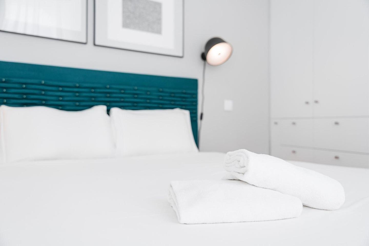 Guestready - Colorful Apt Near Agosto Station Porto Luaran gambar