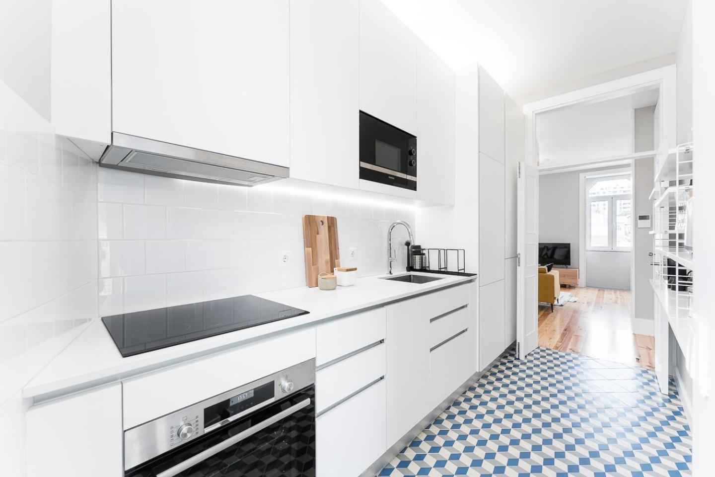 Guestready - Colorful Apt Near Agosto Station Porto Luaran gambar