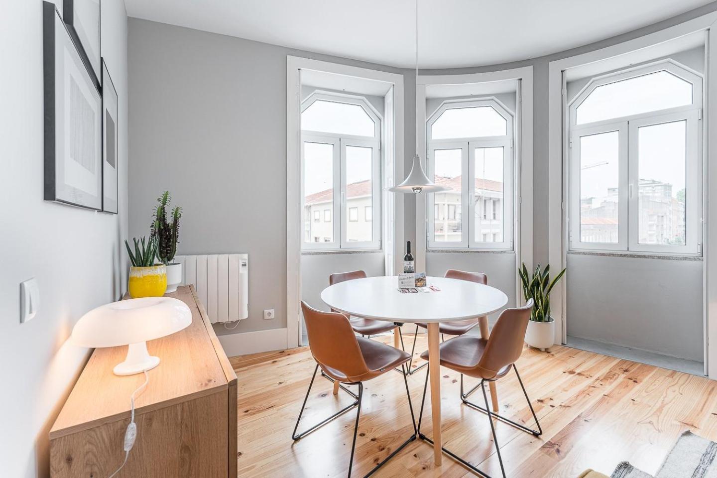 Guestready - Colorful Apt Near Agosto Station Porto Luaran gambar