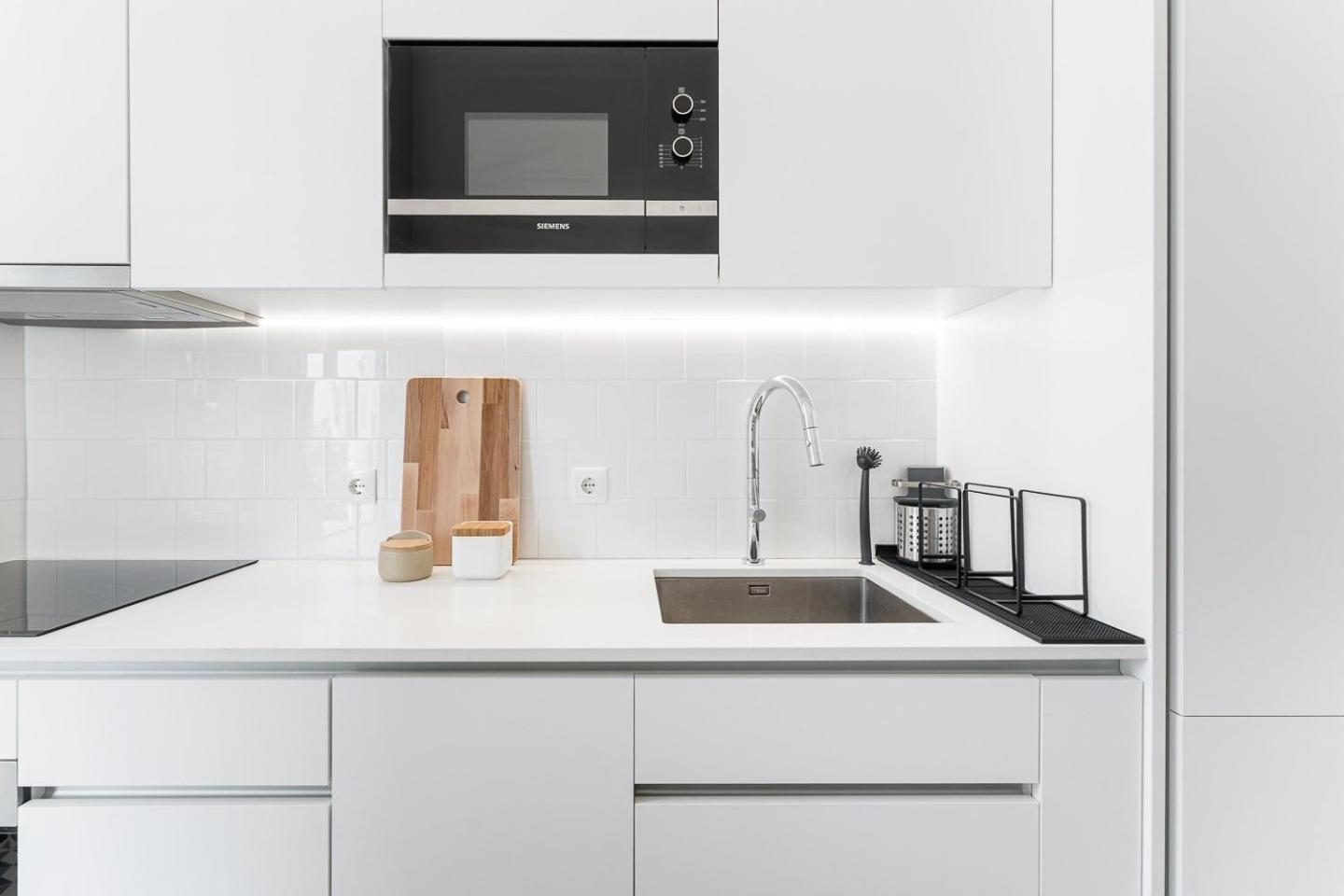 Guestready - Colorful Apt Near Agosto Station Porto Luaran gambar