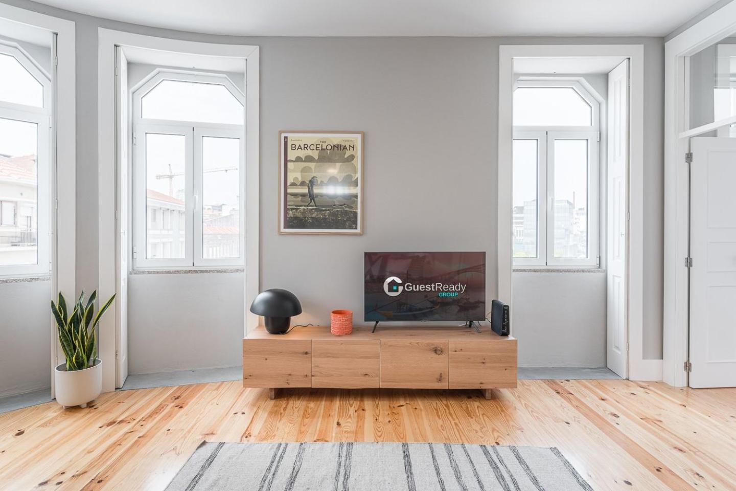 Guestready - Colorful Apt Near Agosto Station Porto Luaran gambar